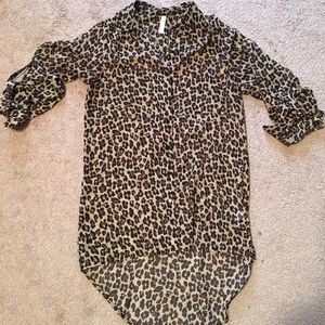 Cheetah blouse *never worn* *will negotiate $*