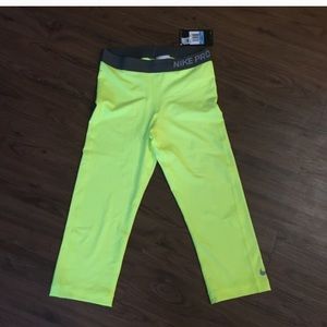 NWOT Nike Pro Capris