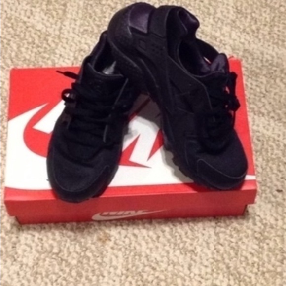 Nike Shoes - Nike Huruache