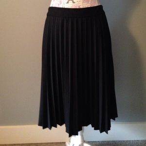 Ann Taylor outlet size 8 black accordion skirt