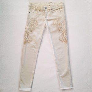 Embroidered ankle jean