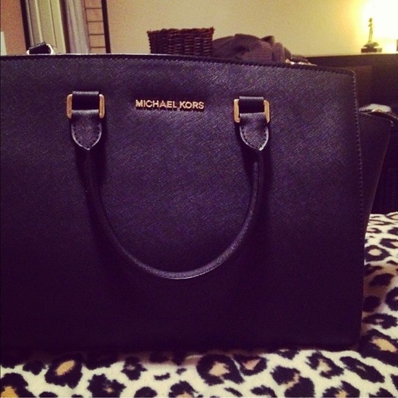 Large black Michael Kors Selma