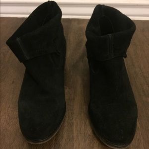 [SOLD] Cute black booties