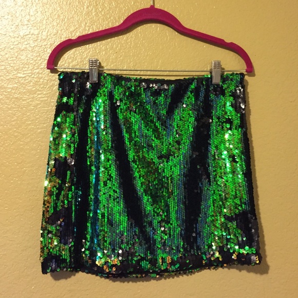 Guess mermaid green /black/ sequin skirt Sz M