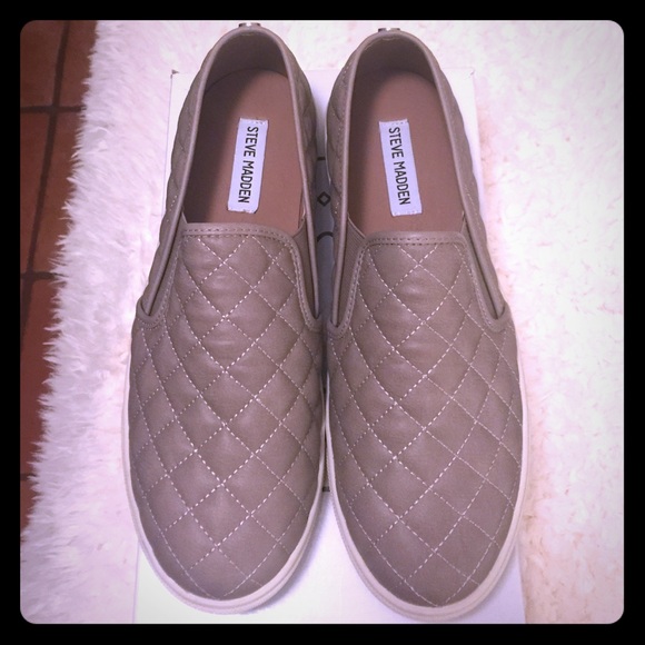 Steve Maddens quilted flats size 11