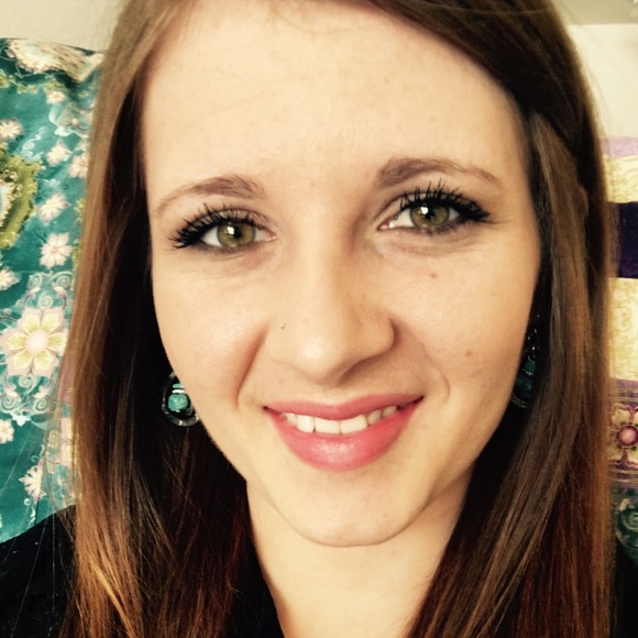 Meet your Posher, Abigail - Picture 1 of 1