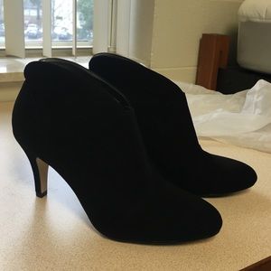 Adrienne Vittadini Black Ankle Suede Booties