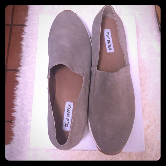 Steve Maddens suede platform loafers