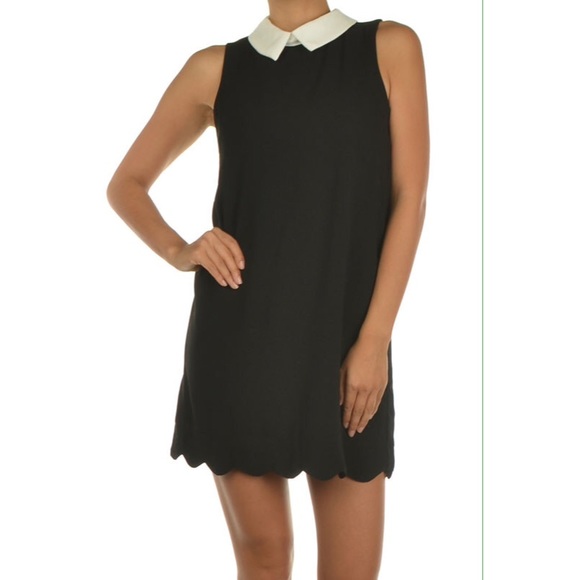 ❤️sold❤️Collared shift dress with scalloped bottom