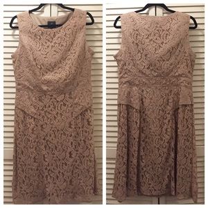 💥REDUCED PRICE💥Adrianna Papell dress