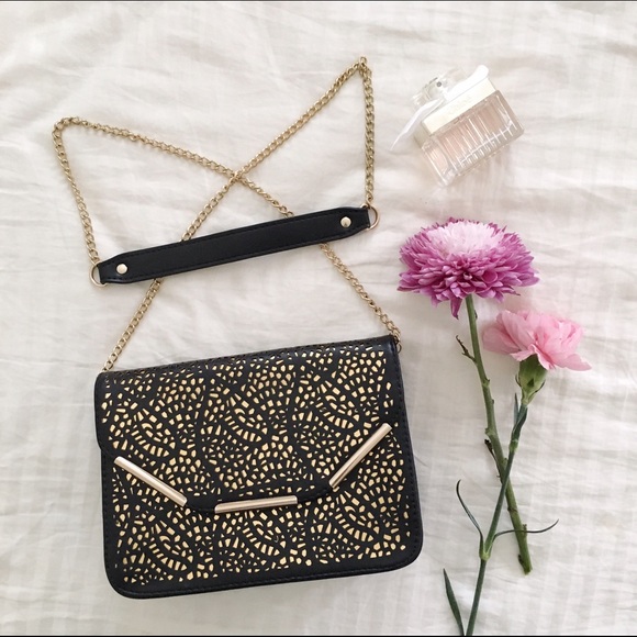 Urban Expressions Handbags - 🚫 SOLD 🚫 Floral Pattern Clutch/Crossbody