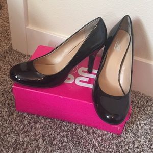 FLASH SALE!!!!! Black patent heels