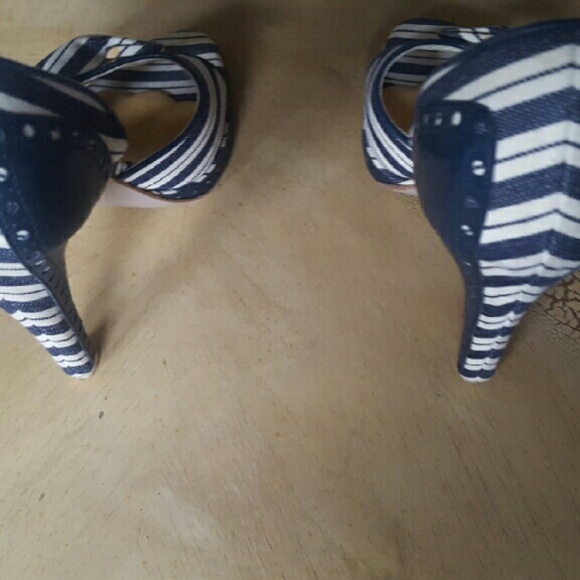 Alexander McQueen size 40 heels - Picture 3 of 4