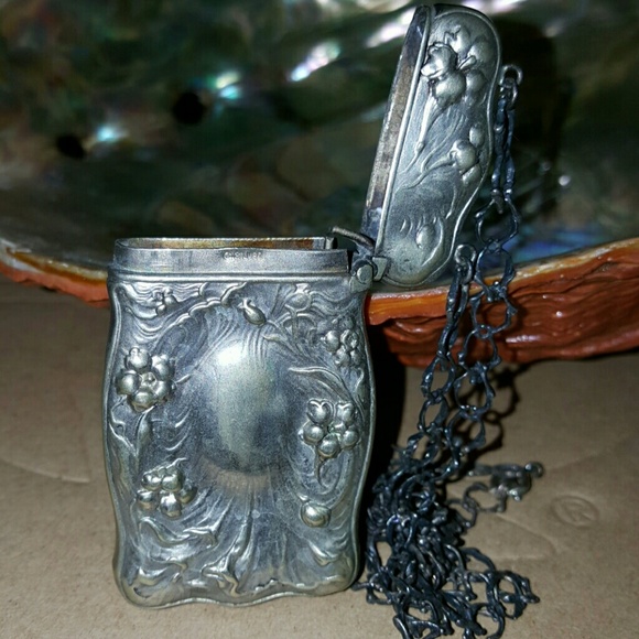 Antique Art nouveau hidden compartment necklace - Picture 3 of 4