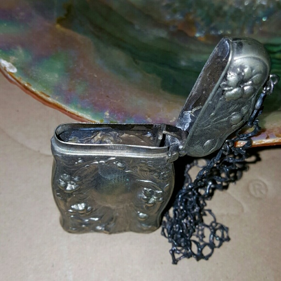 Antique Art nouveau hidden compartment necklace - Picture 4 of 4