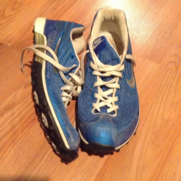 Running track shoes size 9
