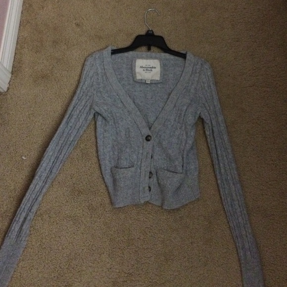 Short cardigan. Abercrombie and Fitch.