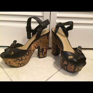 Levity, size 6 pumps