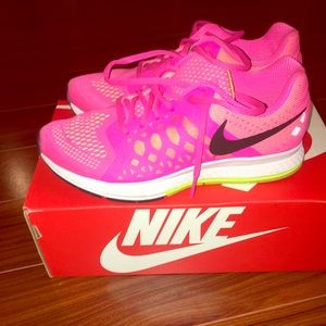 Womens Nike Pegasus 31 in neon pink size 8.5