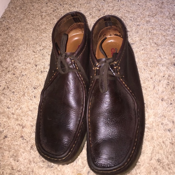 Dark brown wallabee- clarks