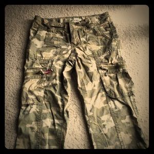Girls adjustable waist camo pants.