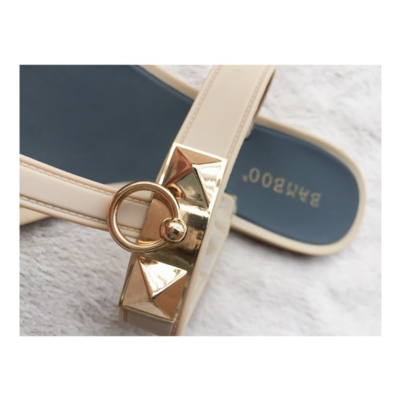 Gold Detailed sandals - Picture 2 of 2