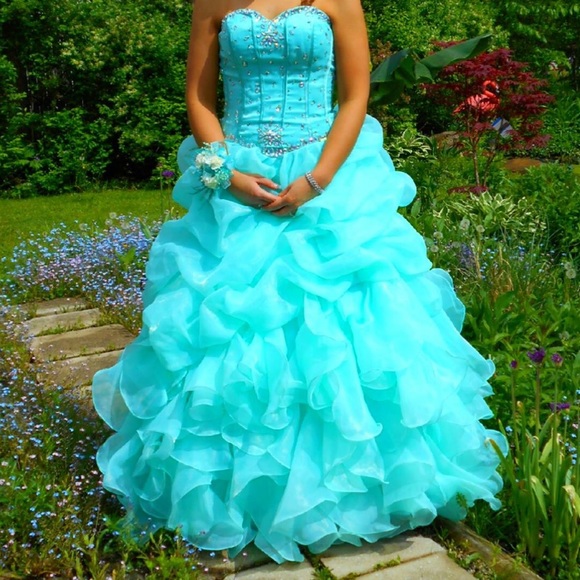 I am selling my prom dress from my Junior year. - Picture 1 of 4