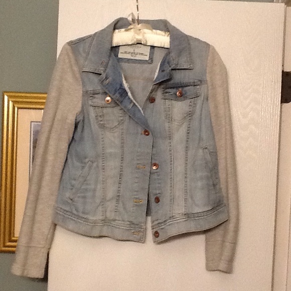 Cute jean jacket - Picture 2 of 3