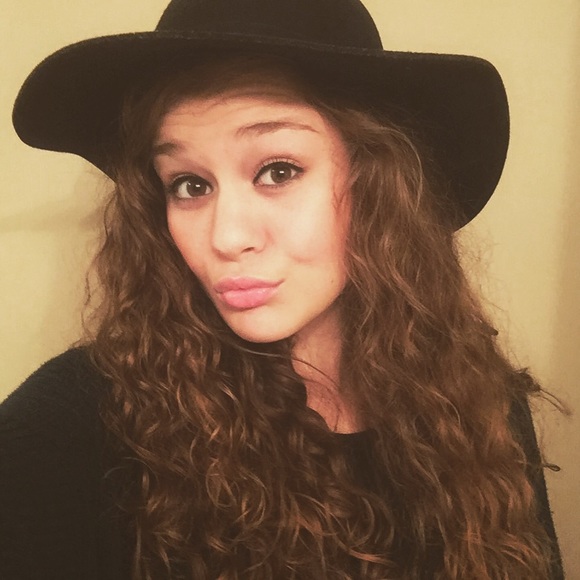 Meet your Posher, Meagan - Picture 1 of 4