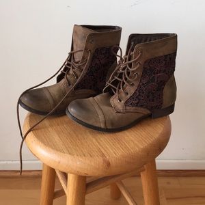 NEVER WORN, S7, crochet, tie up, ankle boots.