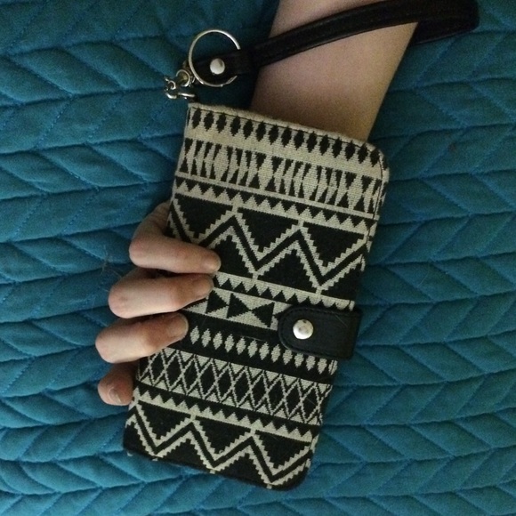 Tribal Wristlet with Phone Holder and compact - Picture 3 of 3