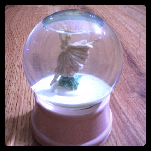 Ballerina Snowglobe //Price NonNegotiable