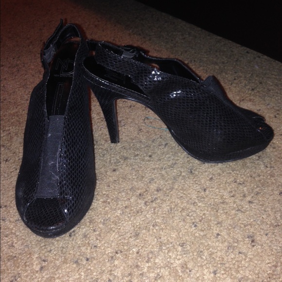 Sexy black peep toe heels size 8