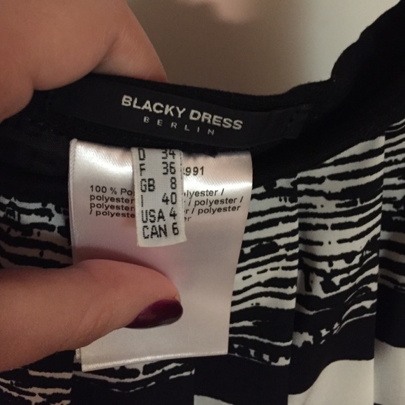 Skirt I only twice wore. Like new. Knee lengths - Picture 3 of 3