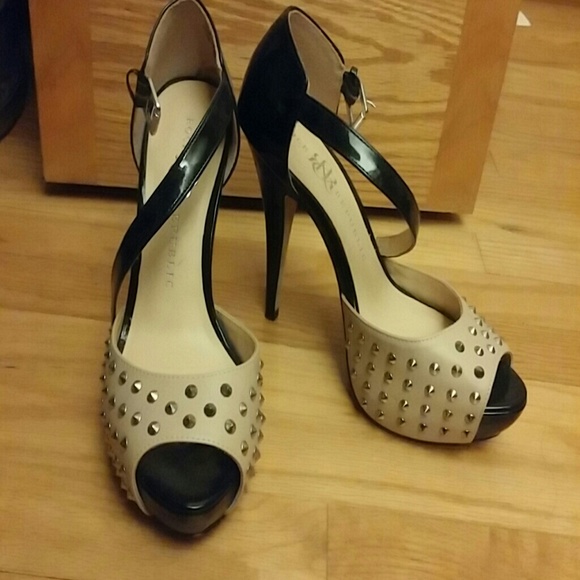 Heels - Picture 2 of 2
