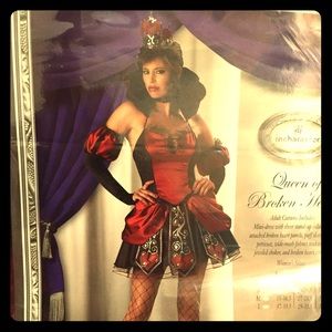 Queen of broken hearts costume