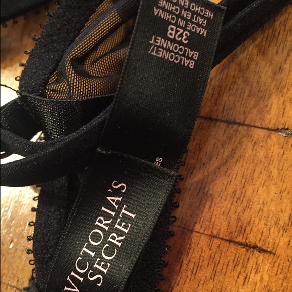 Lot of 4 Victoria's Secret bras - Picture 2 of 2