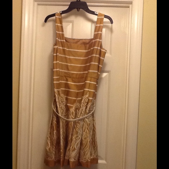 Dress - Picture 2 of 3