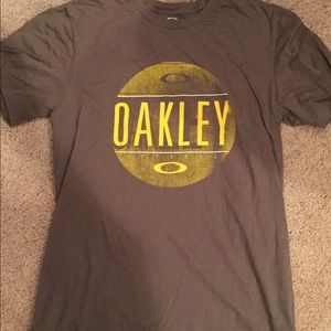Men's Oakley tshirt