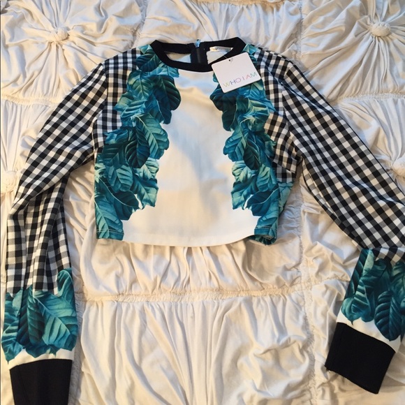 Tops - LONG SLEEVE CROP TOP