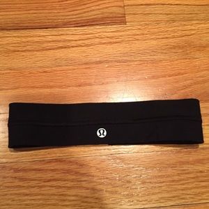 Lululemon black headband
