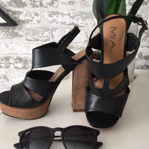 platform heels - Picture 2 of 4