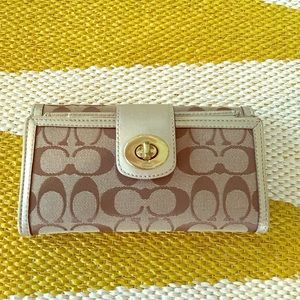 Gorgeous Coach Wallet