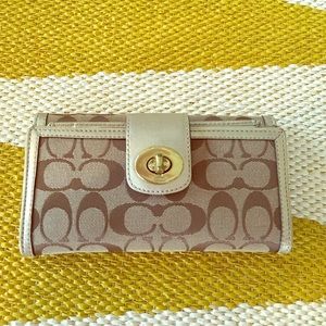 Gorgeous Coach Wallet