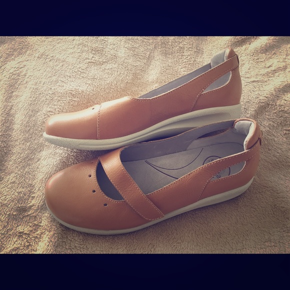 Sanita Leather Mary Janes Tan Flats Unworn 10