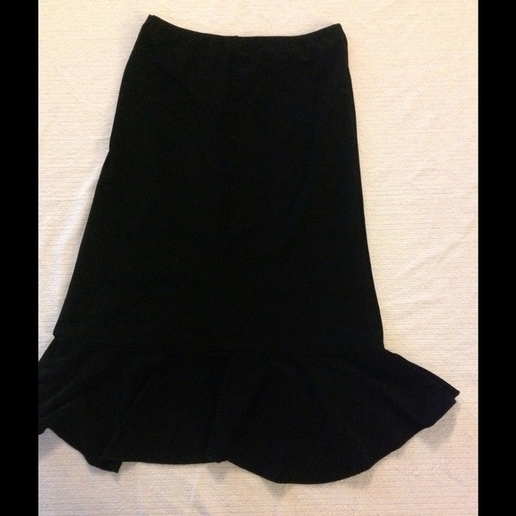🎀Knee Length Black Skirt with Bottom Bow🎀 - Picture 4 of 4