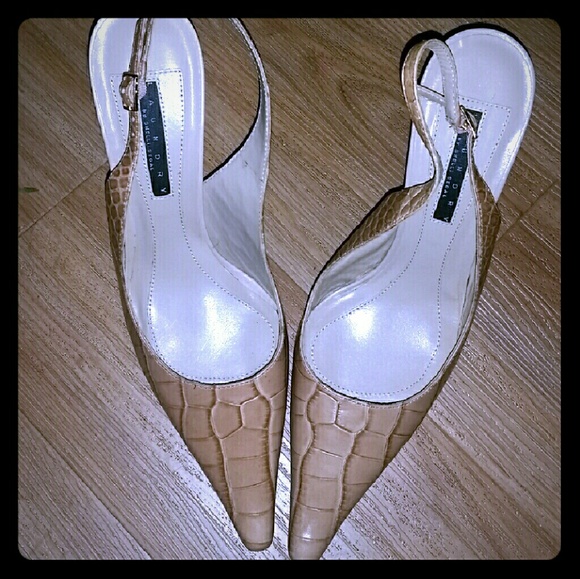 NEW, NEVER WORN Pointy Toe Slingback