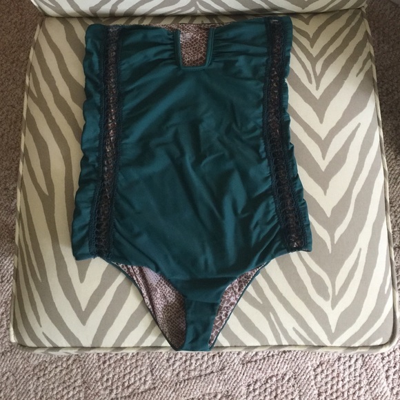 Acacia 2016 Africa crochet one piece