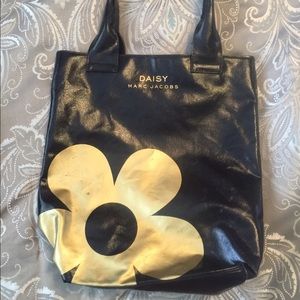 Marc Jacobs Daisy perfume bag