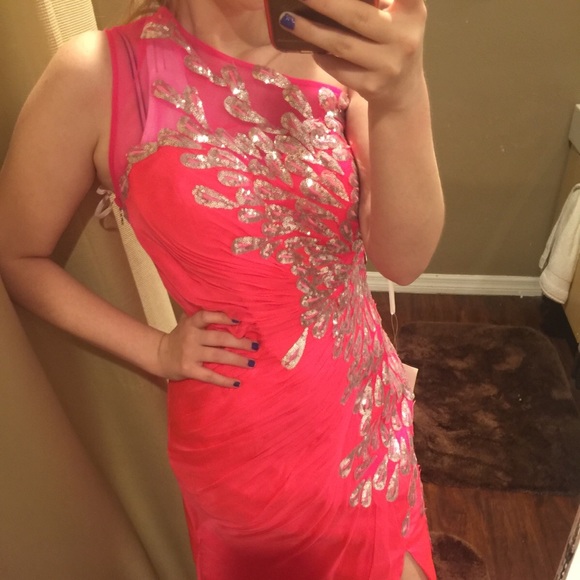Prom dress - Picture 2 of 3